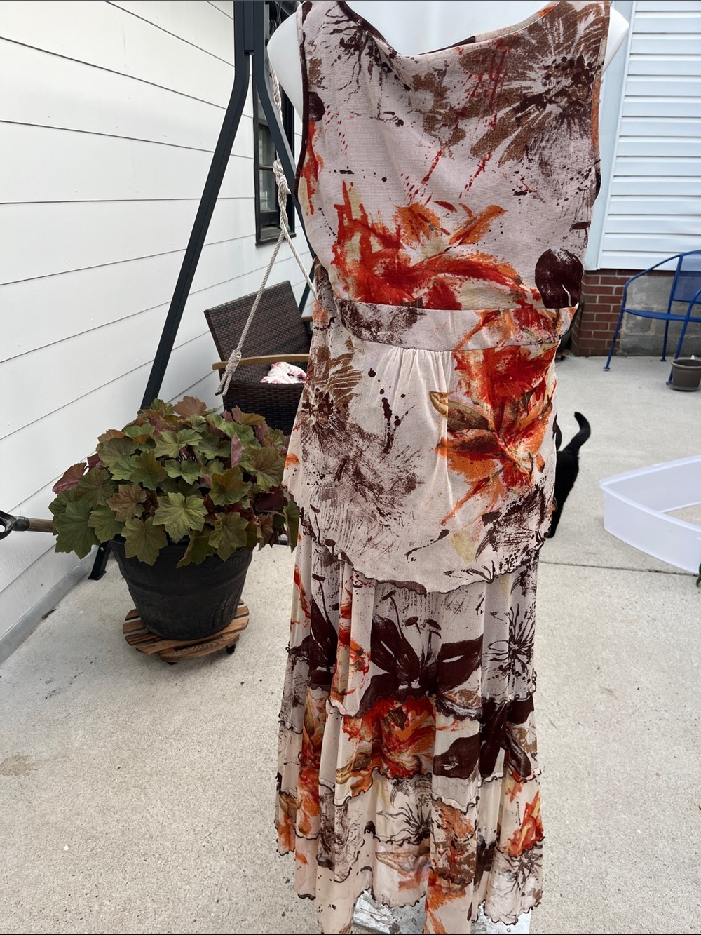 Maxi V-Neck 2PieceFloral Dress in Floral Print .
VERSATILE! - Picture 2 of 2